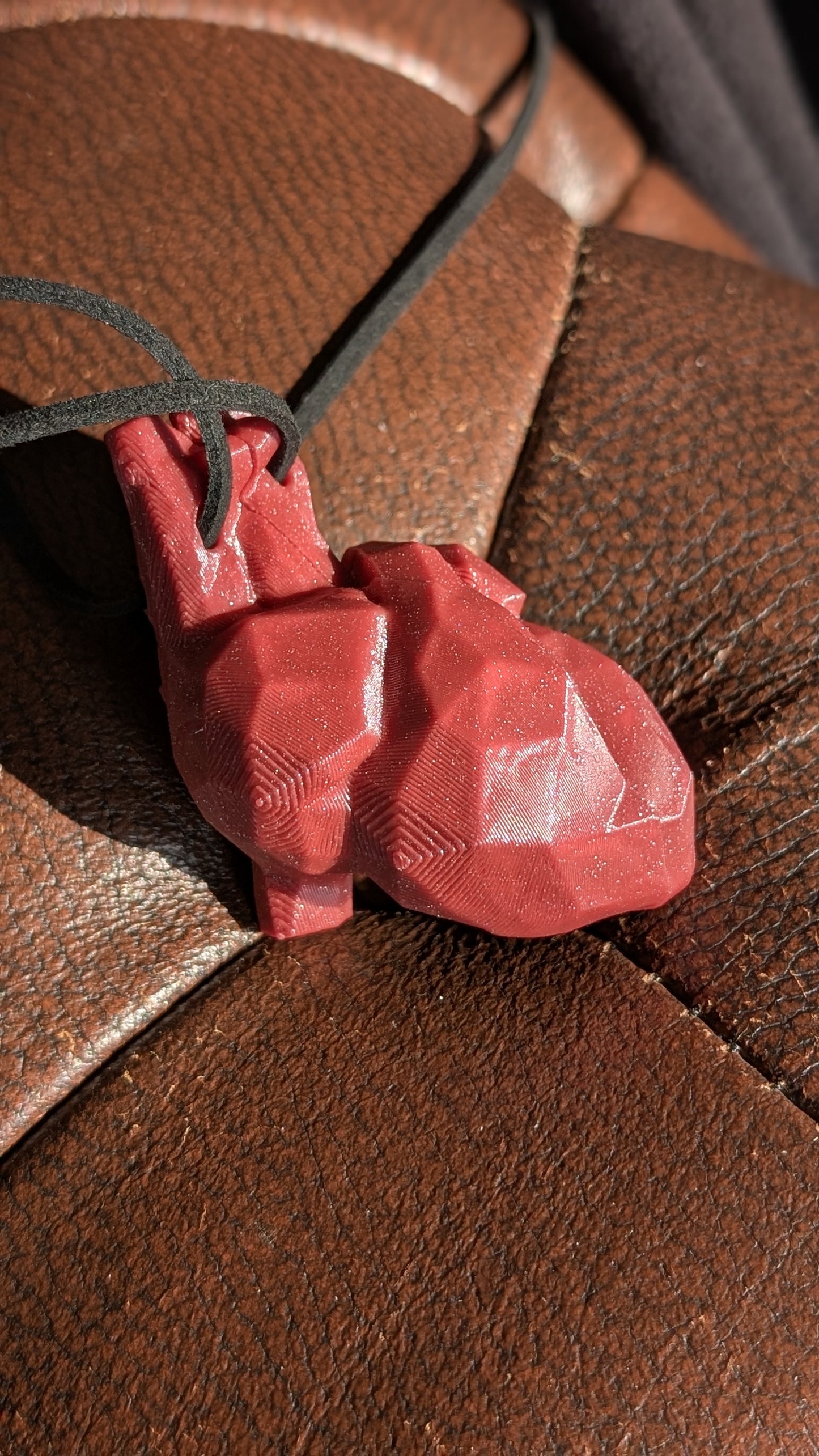 Zweiteilige Halskette Herzdesign im Low-Poly-Stil