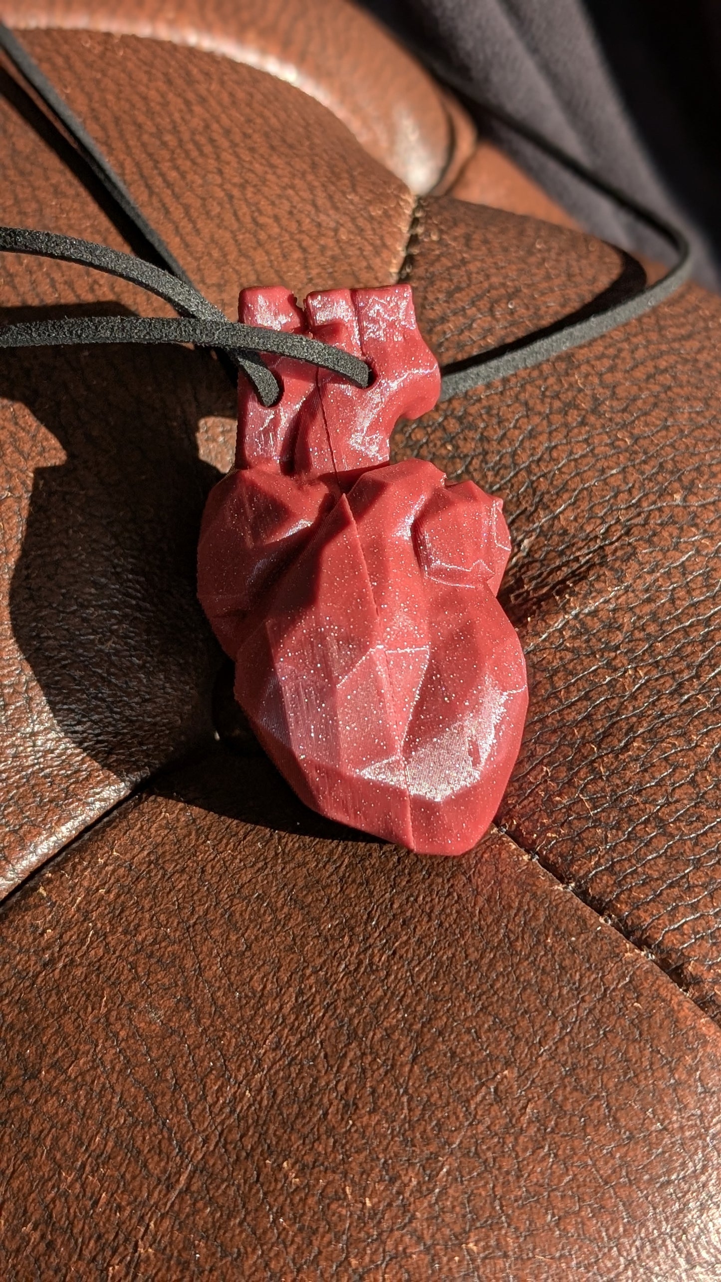 Zweiteilige Halskette Herzdesign im Low-Poly-Stil